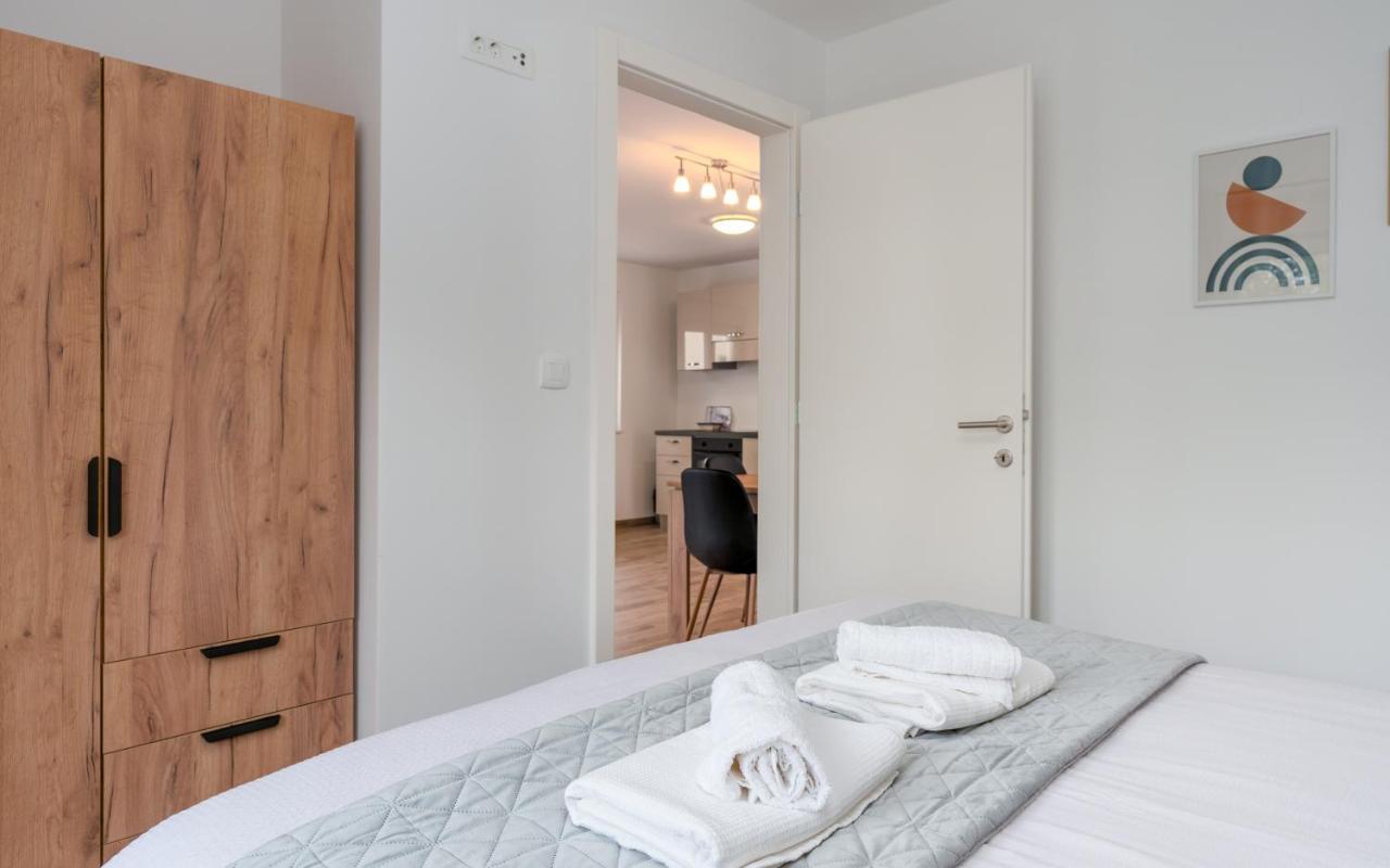 Number One Apartments Vir Eksteriør bilde